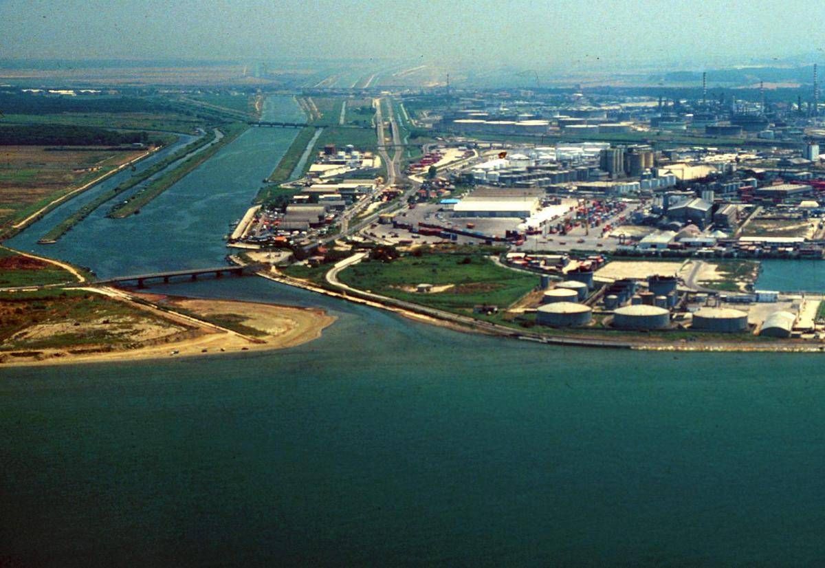 Tragedia al porto di Livorno: barca si ribalta, un morto - 