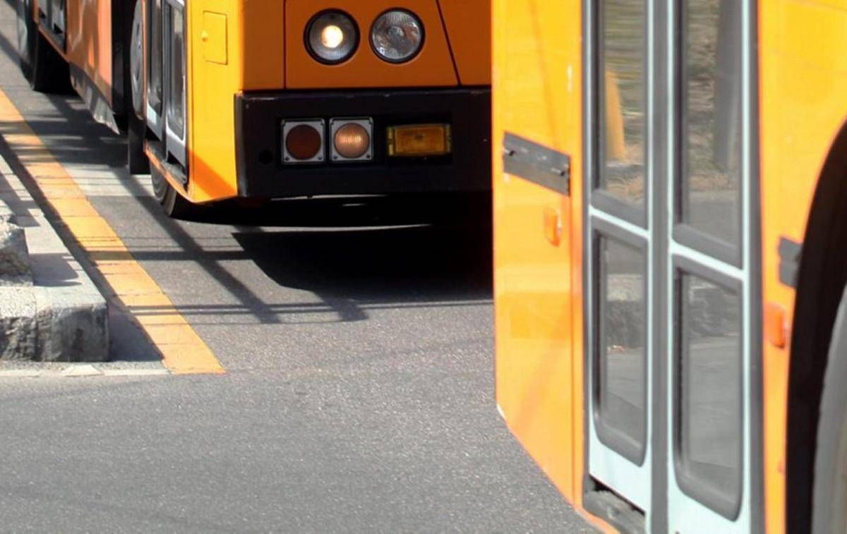 Vicenza, 15enne disabile scorda l'abbonamento a casa: autista lo fa scendere dal bus - 