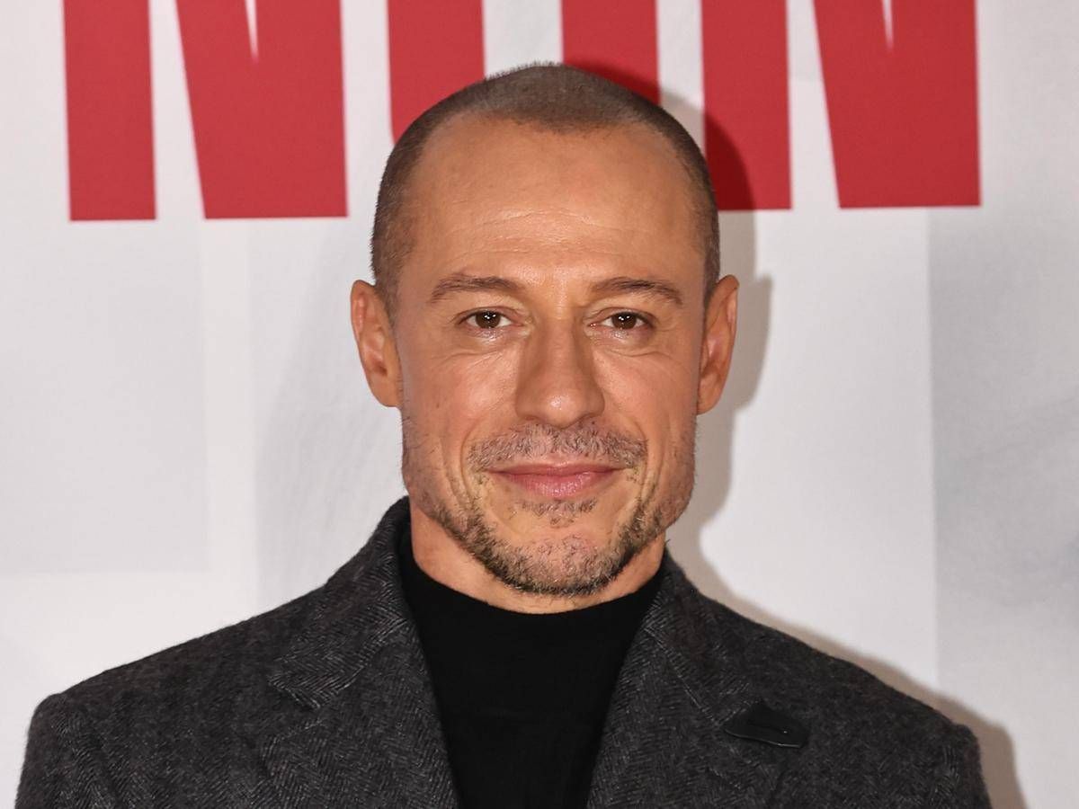 Stefano Accorsi, dal successo alla crisi: "Mi sentivo Dio, poi mi sono sfracellato". Poi, la rinascita - 