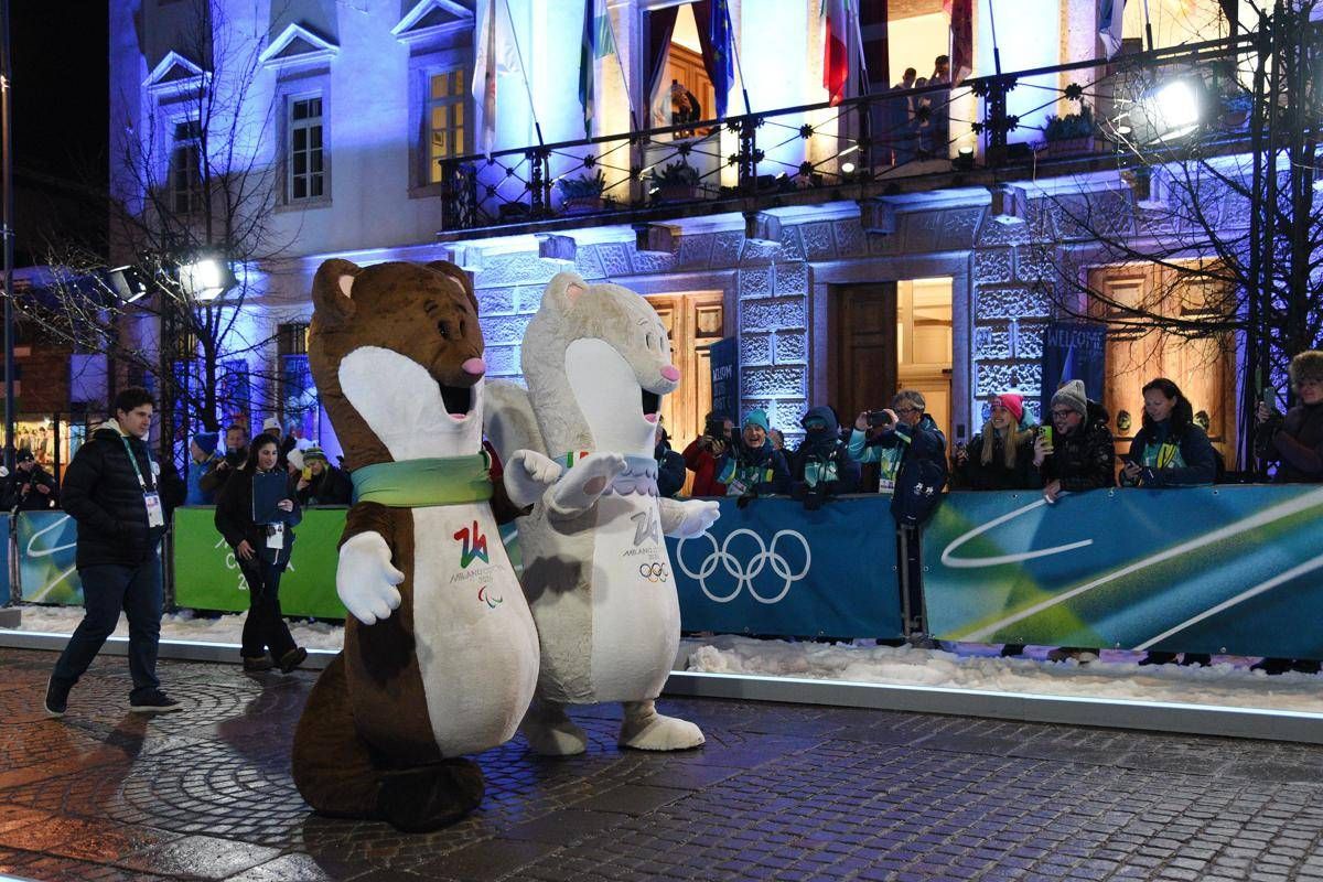 Dalle pins di Snoop Dogg alle mascotte Tina e Milo: caccia ai gadget introvabili di Milano Cortina - 