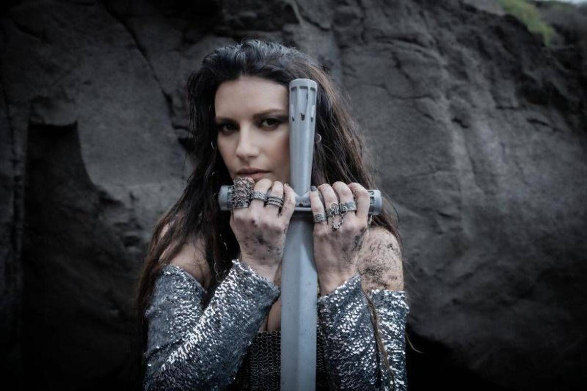 Laura Pausini, nel nuovo album duetti con Annalisa e la voce di Lucio Dalla - 