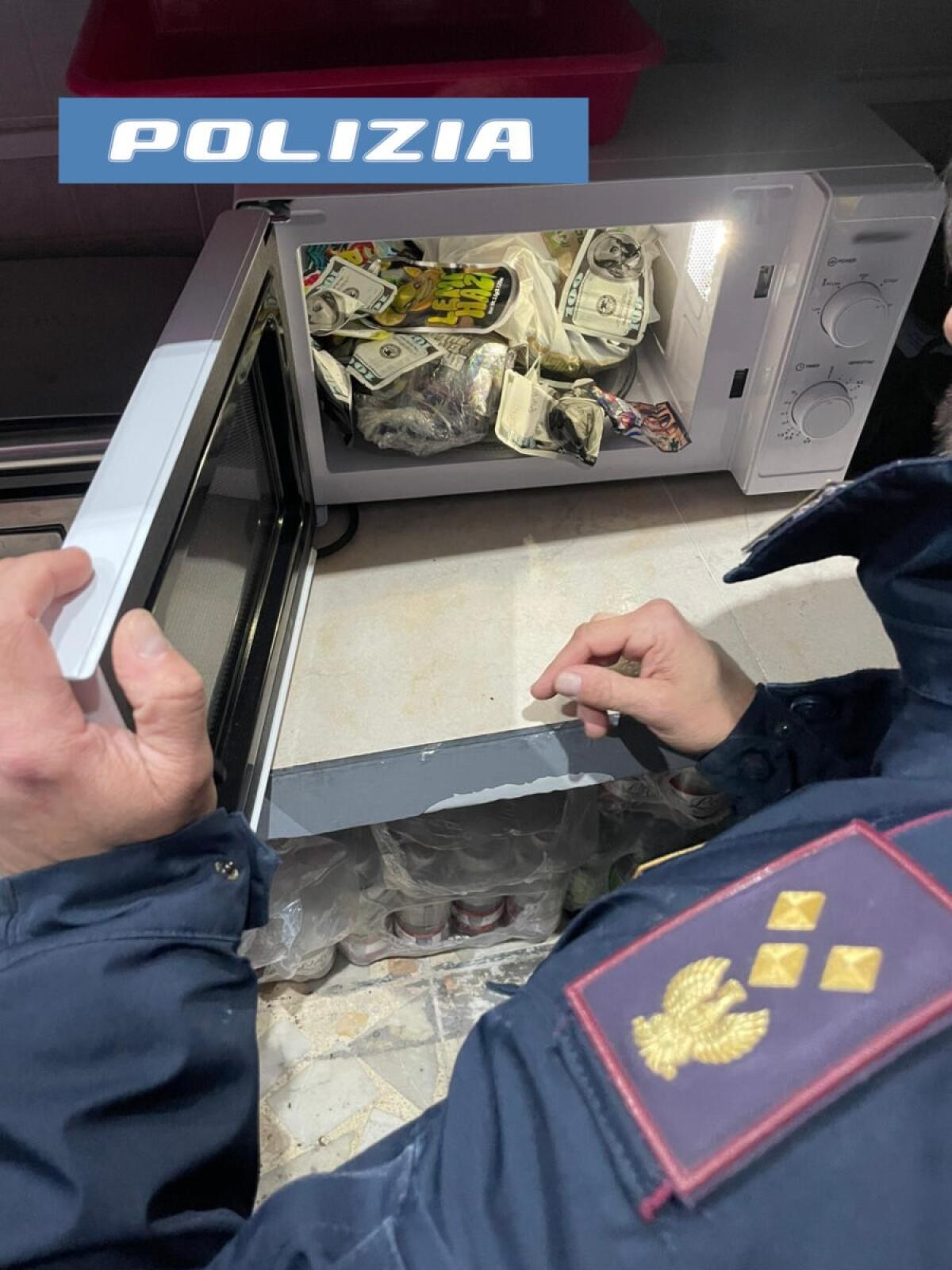 Polizia di Catania smantella fortino della droga nel quartiere San Cristoforo - 