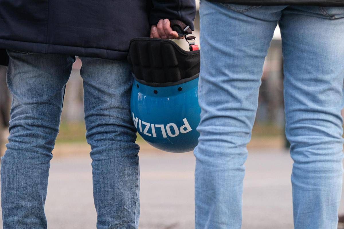Agenti feriti a Torino, lettera del capo della polizia: "Vostro impegno garanzia per democrazia" - 