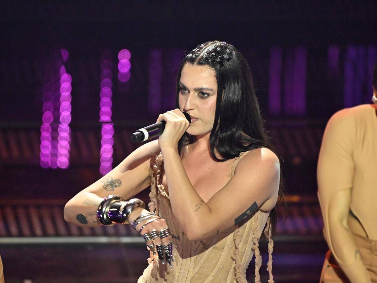 Sanremo 2026, Gaia ospite del Suzuki stage: chi è la cantante di 'Chiamo io, chiami tu' - 