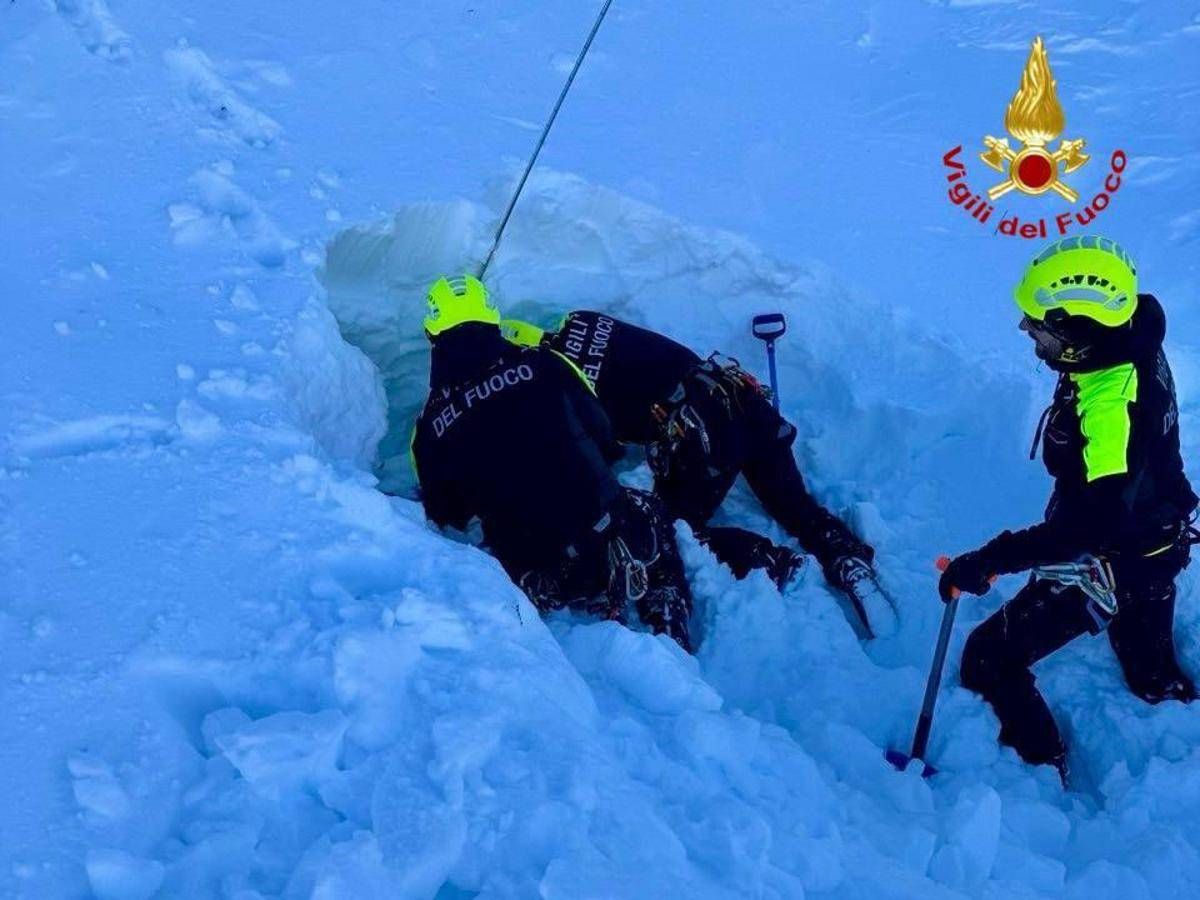 Travolti da valanghe, quattro morti in Trentino e Valtellina. Scalatore perde la vita incastrato sotto il ghiaccio a Cogne - 