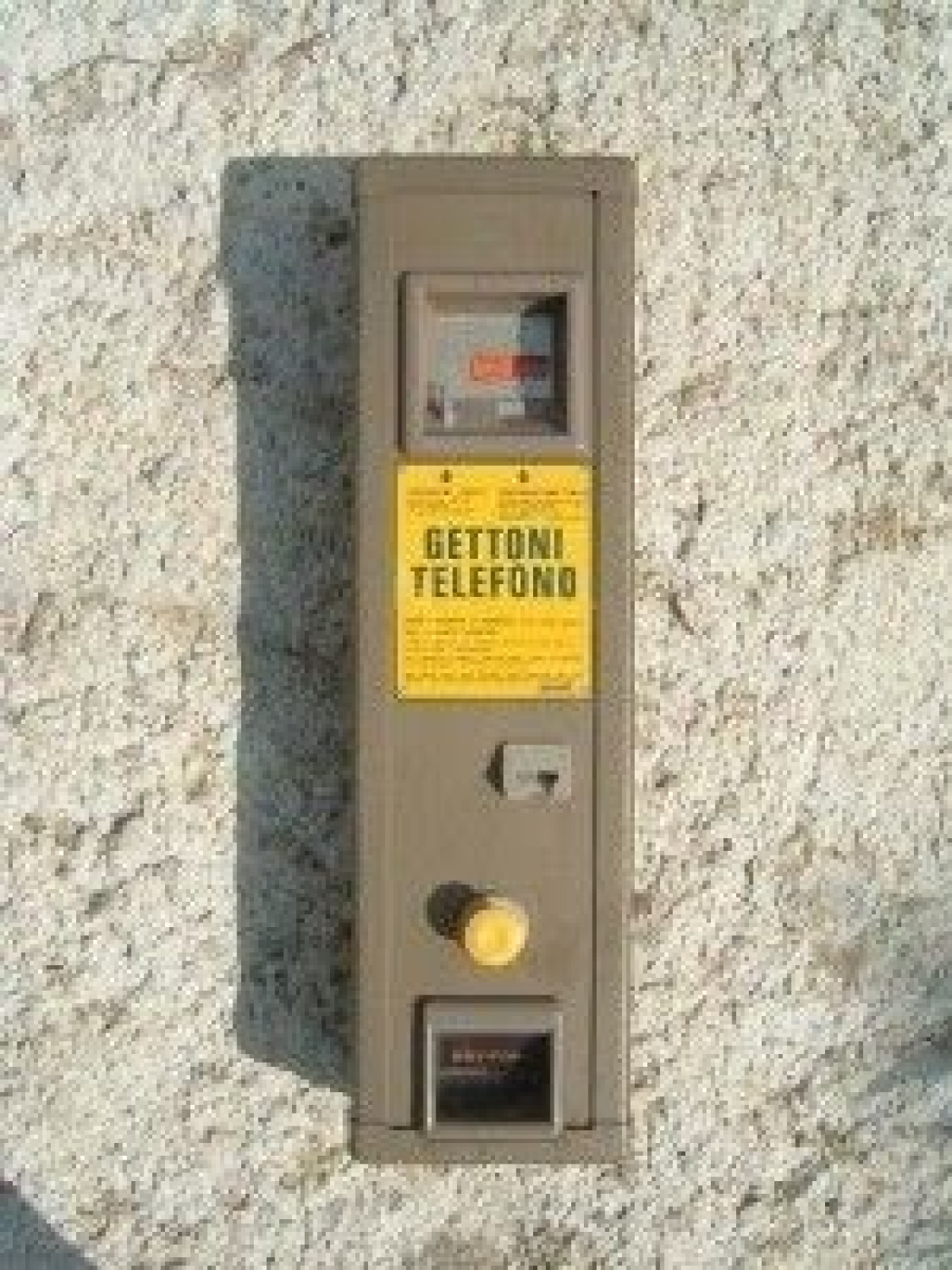 I gettoni telefonici: quando per chiamare serviva un piccolo disco di metallo - 