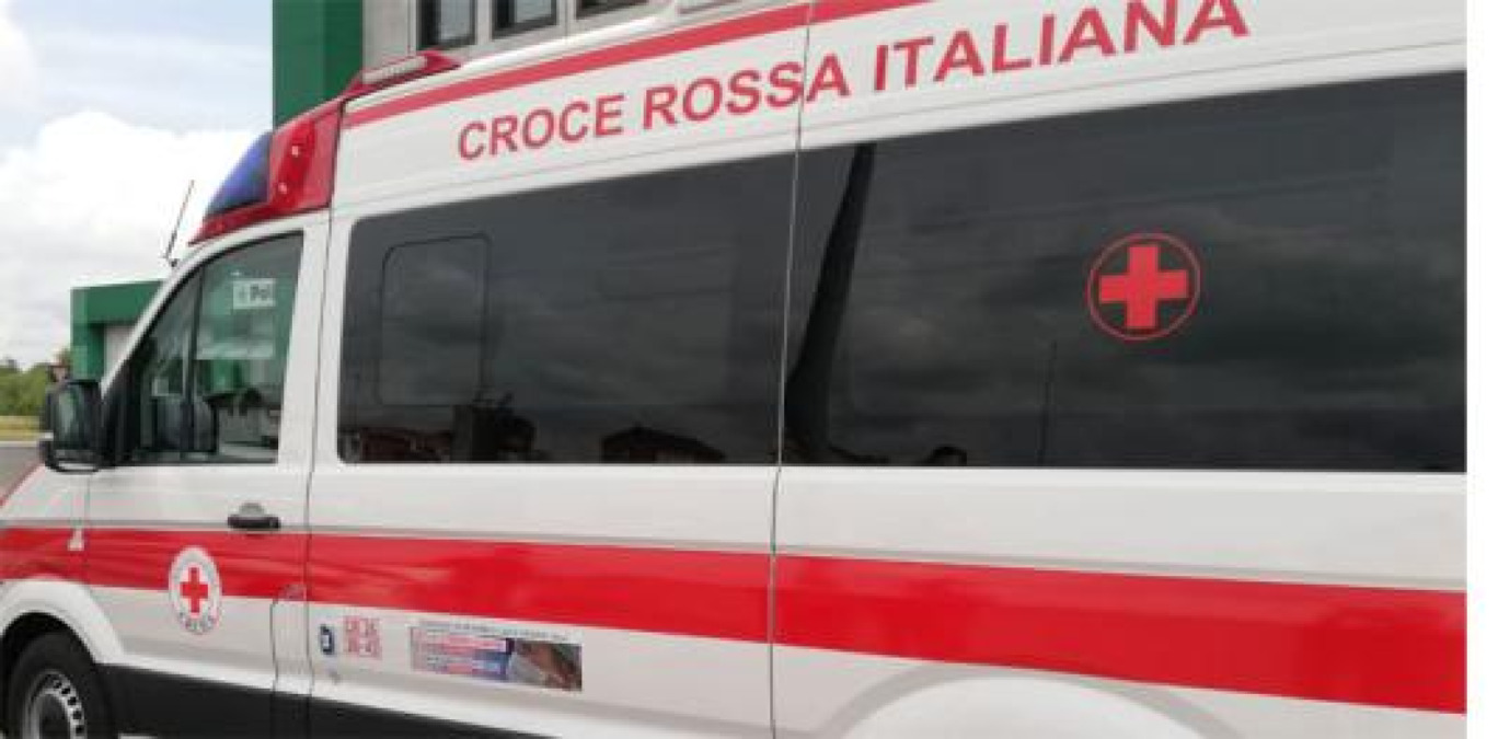 Catania: grave incidente sulla SP192, due auto e due moto coinvolte; centauri in condizioni da accertare - 