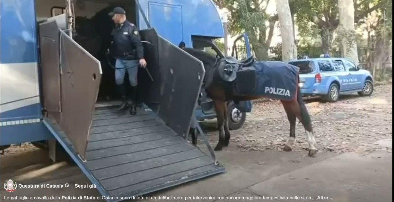Catania: pattuglie a cavallo dotate di defibrillatore per interventi nei parchi - Credit Foto/ Video Questura di Catania