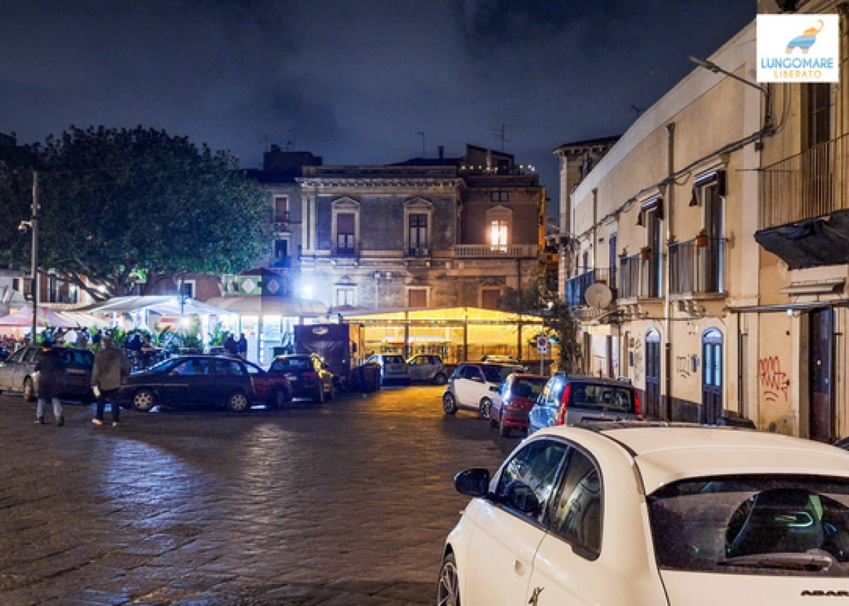 Catania: la pedonalizzazione di Piazza Federico di Svevia in crisi, le auto tornano e monta il caos - Foto: pagina Facebook Lungomare Liberato