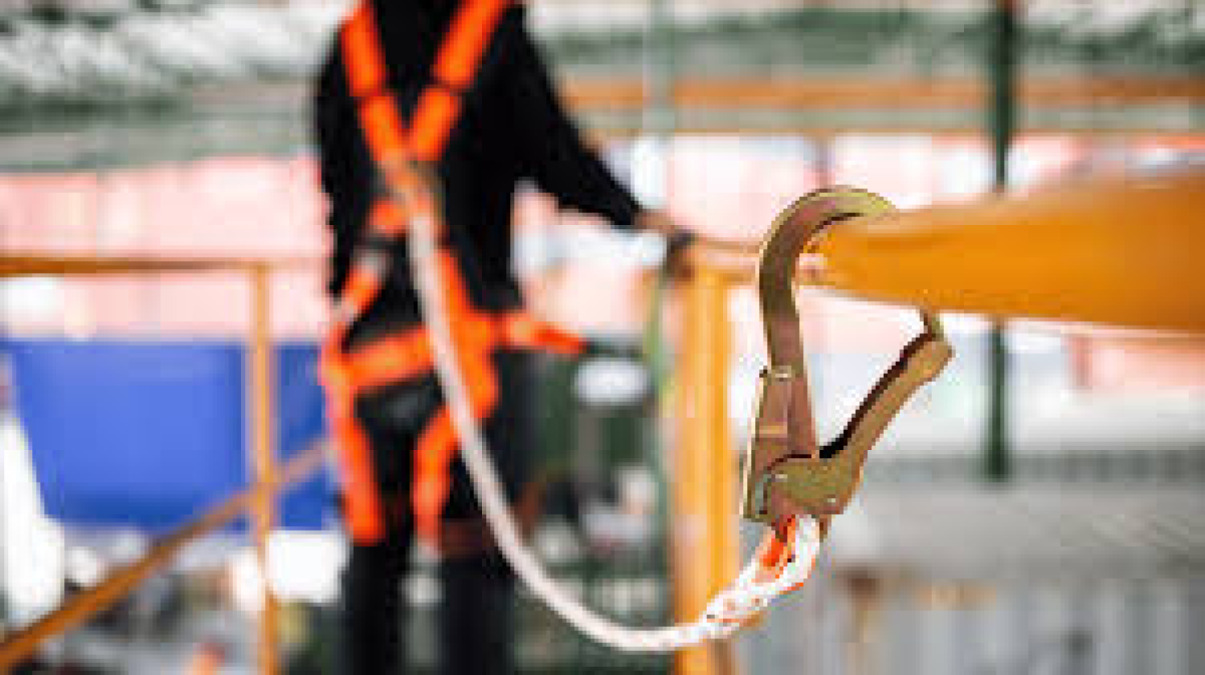 Palermo, conduttura del gas tranciata in centro: AMG Energia e vigili del fuoco in riparazione - 