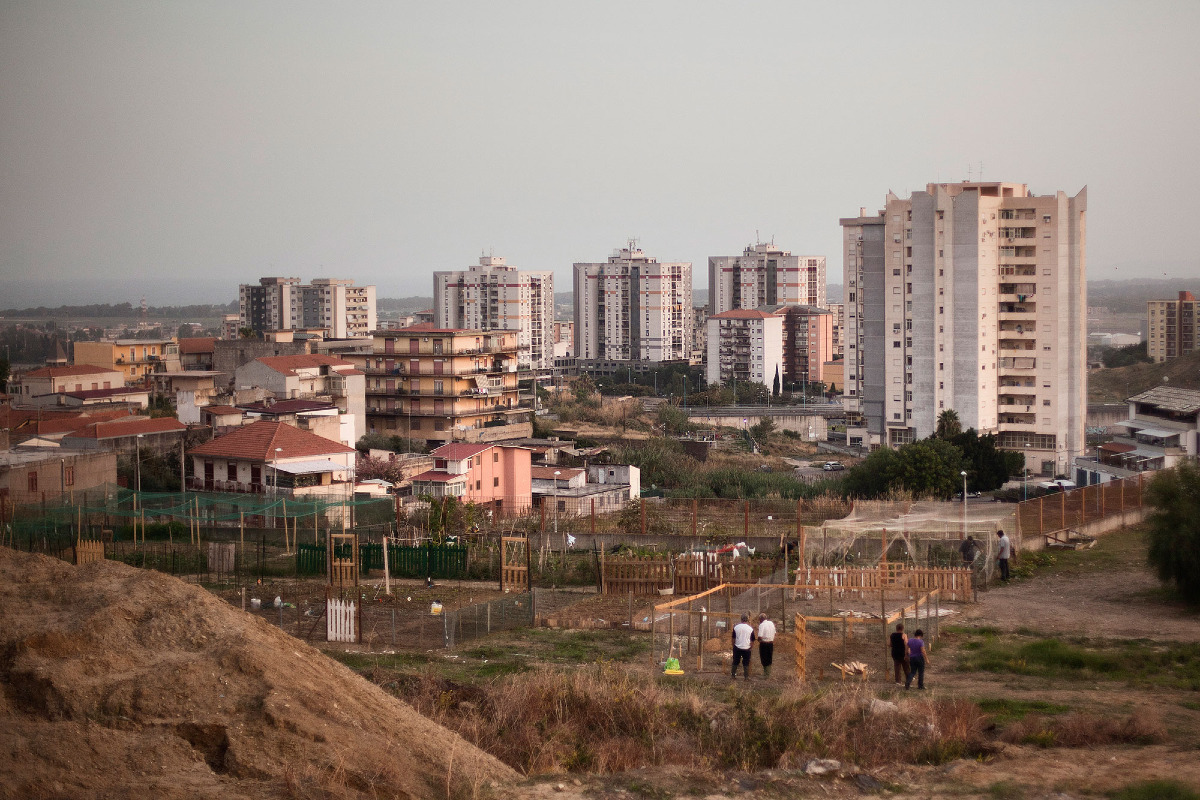 Spari a Librino: 19enne ferito, la polizia indaga possibili legami con piazze di spaccio - 