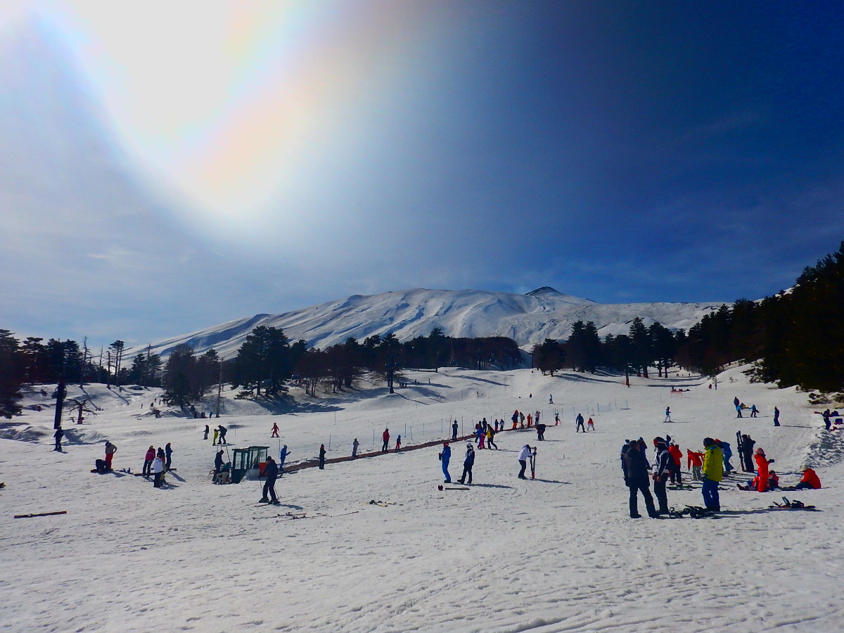 Incidente a Piano Provenzana: due ragazzini si scontrano con slittini, uno in politrauma - 