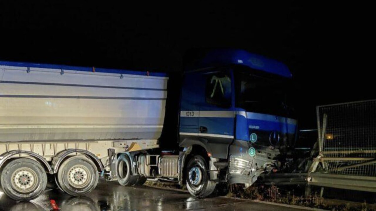 INCIDENTE A20: camion di traverso blocca la circolazione tra Milazzo e Messina, nessun ferito - 