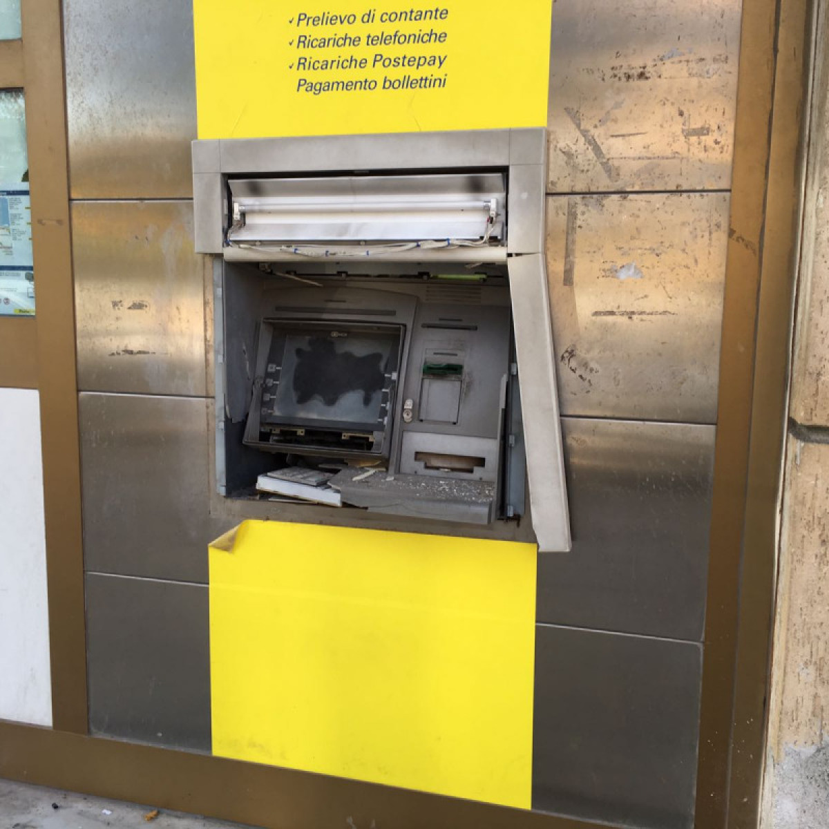 Catania, tentato assalto con esplosivo al Postamat di via Dottor Consoli a Cibali: indaga la polizia - 