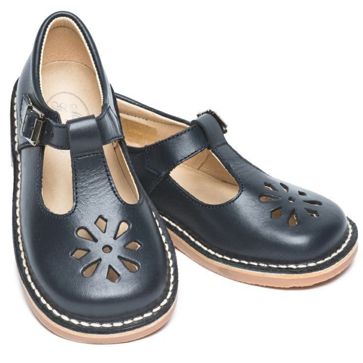 Le scarpe della nostra infanzia: quelle che tutti abbiamo indossato almeno una volta - 