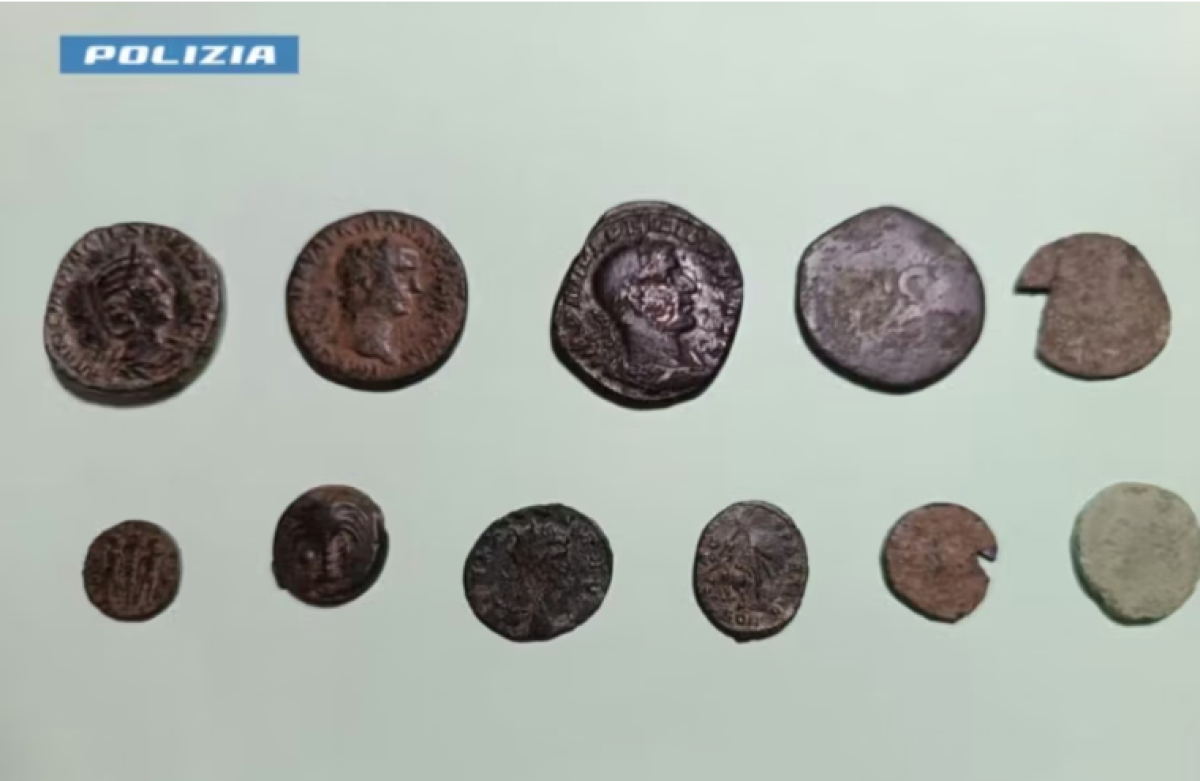 Priolo Gargallo: sequestrate 11 monete antiche, denunciato un 71enne per appropriazione indebita - Credit Foto Polizia