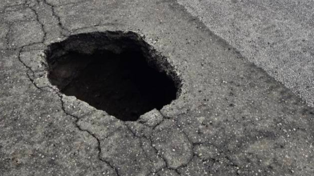 Voragine sul lungomare di Giardini Naxos: divieto per mezzi pesanti verso Messina - 