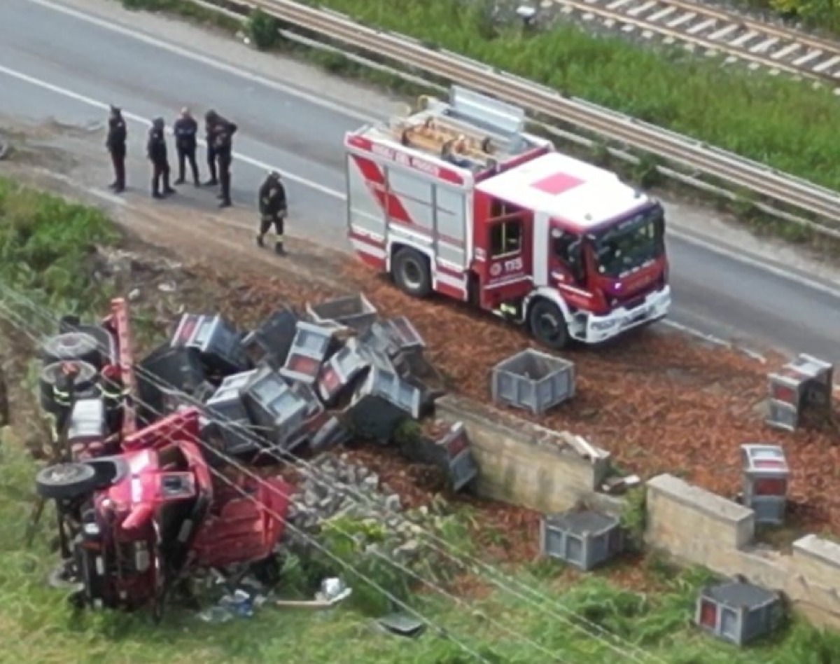 Incidente mortale sulla Sp 66 a Ispica: muore camionista 71enne, indagini in corso - Credit Foto Inarrestabili