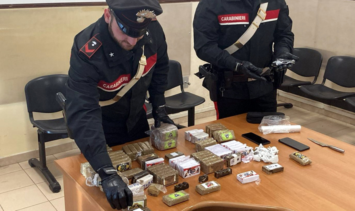 Palermo, 20 kg di hashish in una 'cassaforte mobile': due arresti e deposito con arma sequestrato - 