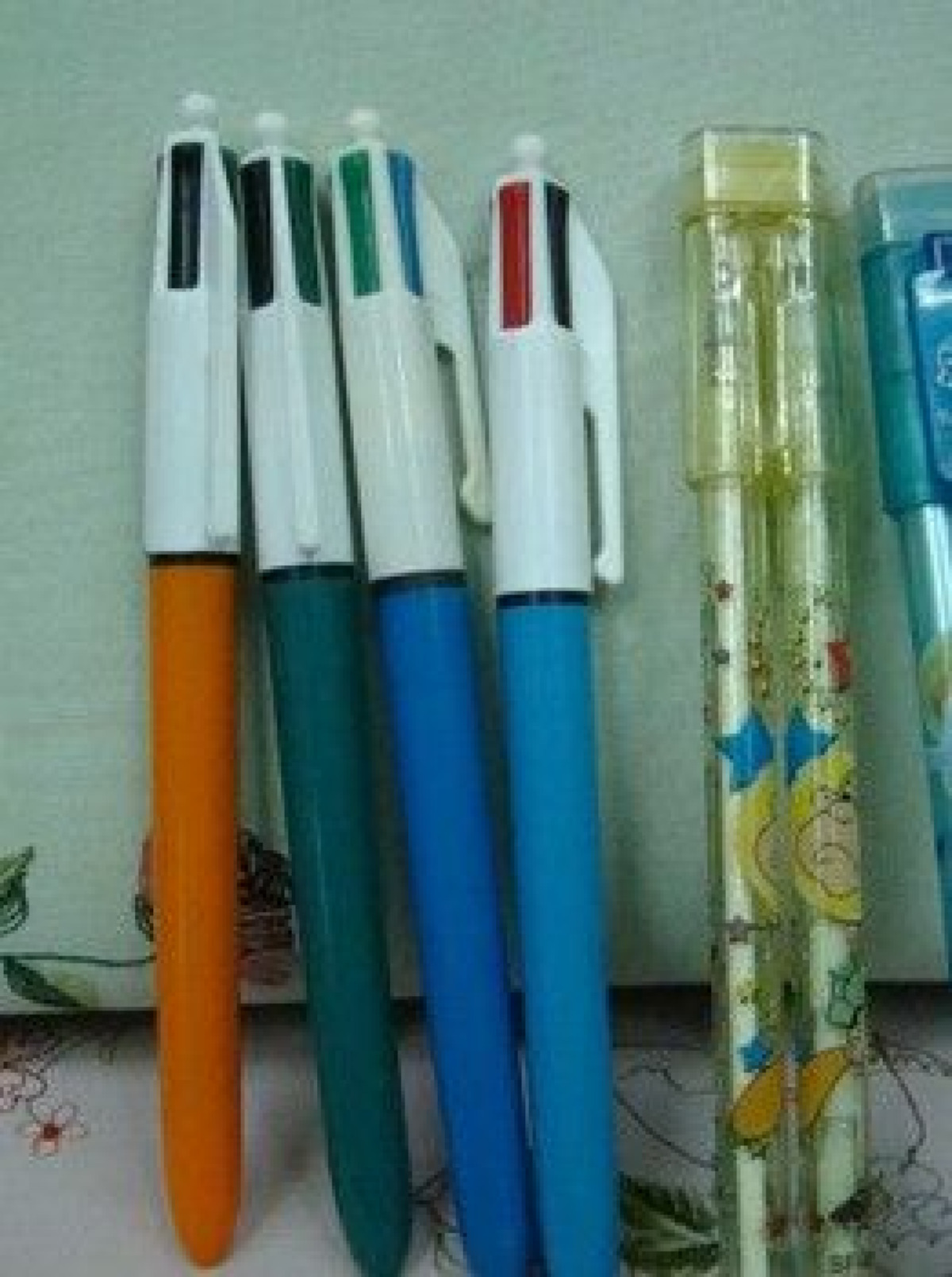 Le penne a quattro colori: il simbolo di scuola di un’intera generazione - 