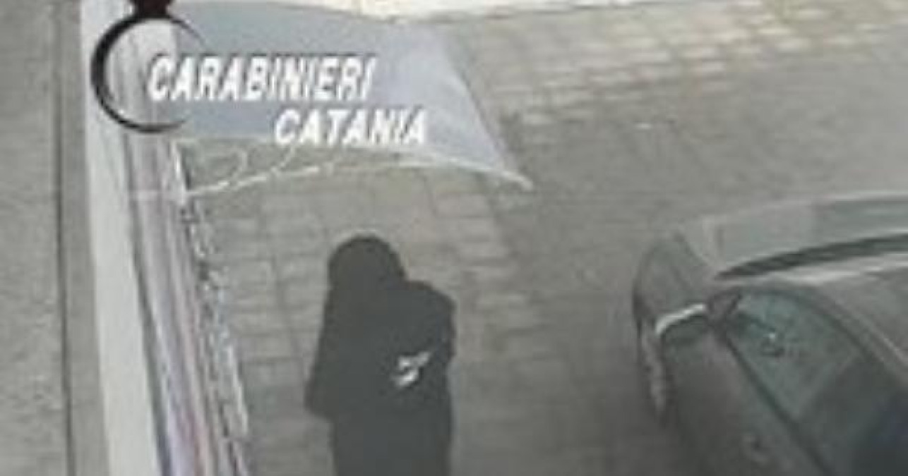 Adrano: trova una carta acquisti e la usa, denunciato 37enne per spesa da 110 euro - 