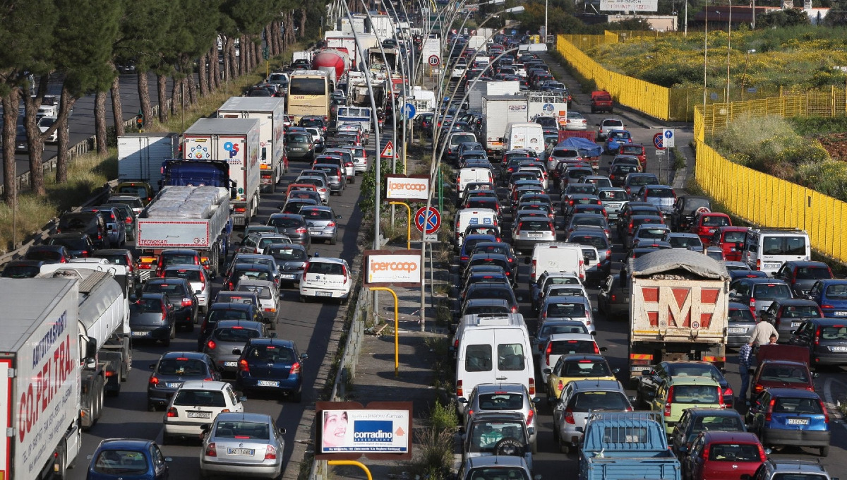 INCIDENTE: Veicolo si ribalta in viale Regione a Palermo, 28enne portato al Civico dopo scontro con altre autovetture - 