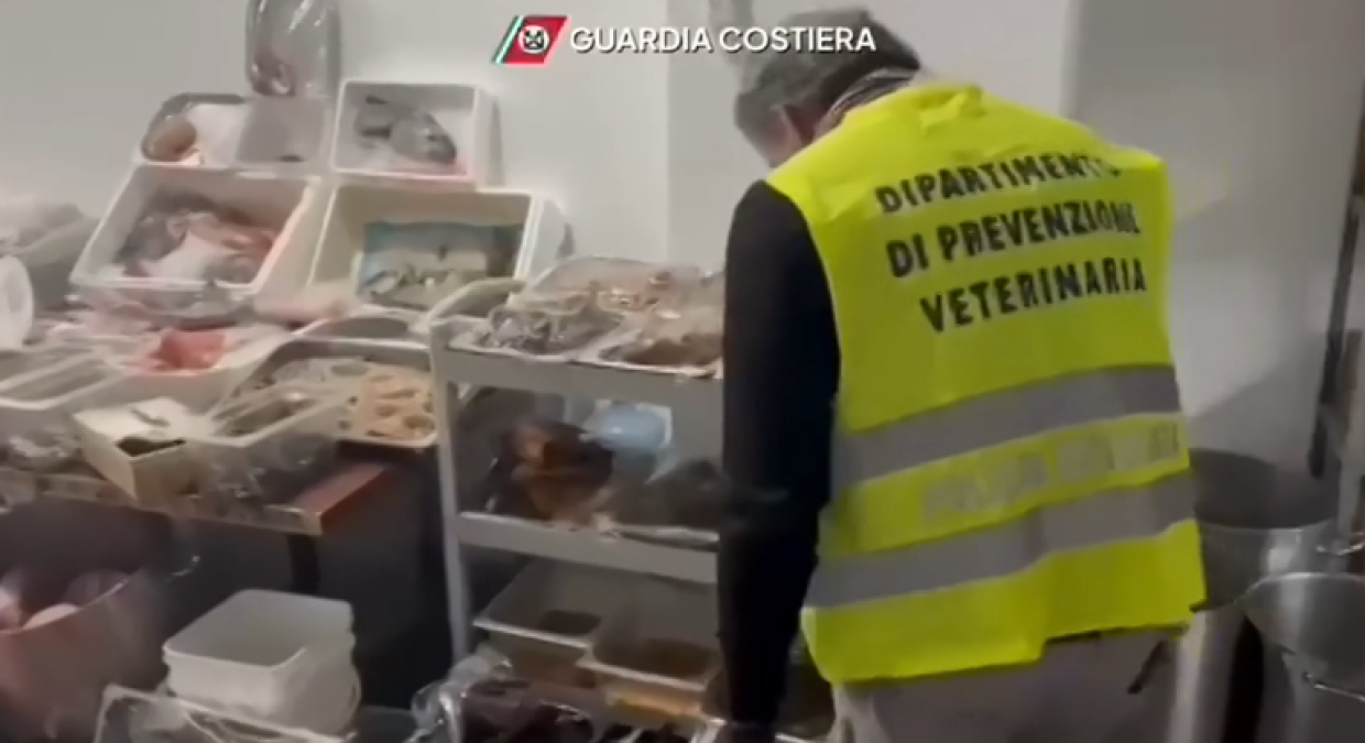 Misterbianco: Guardia costiera sequestra 500 kg di alimenti in catering cinese, titolare denunciato - 