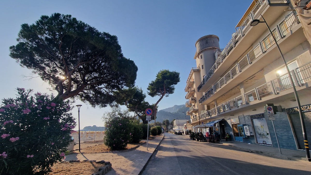 Comune assume 20 agenti stagionali: potenziati controlli a Mondello e Sferracavallo - Credit Foto Mondello - Palermo