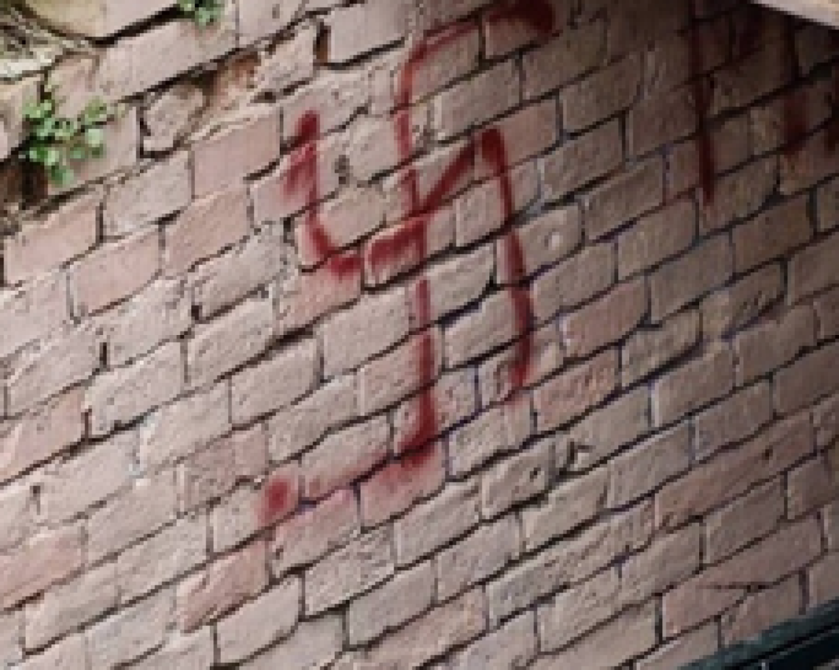 Palermo, nuova svastica al Giardino Inglese: M5S chiede l'intervento del Prefetto - 