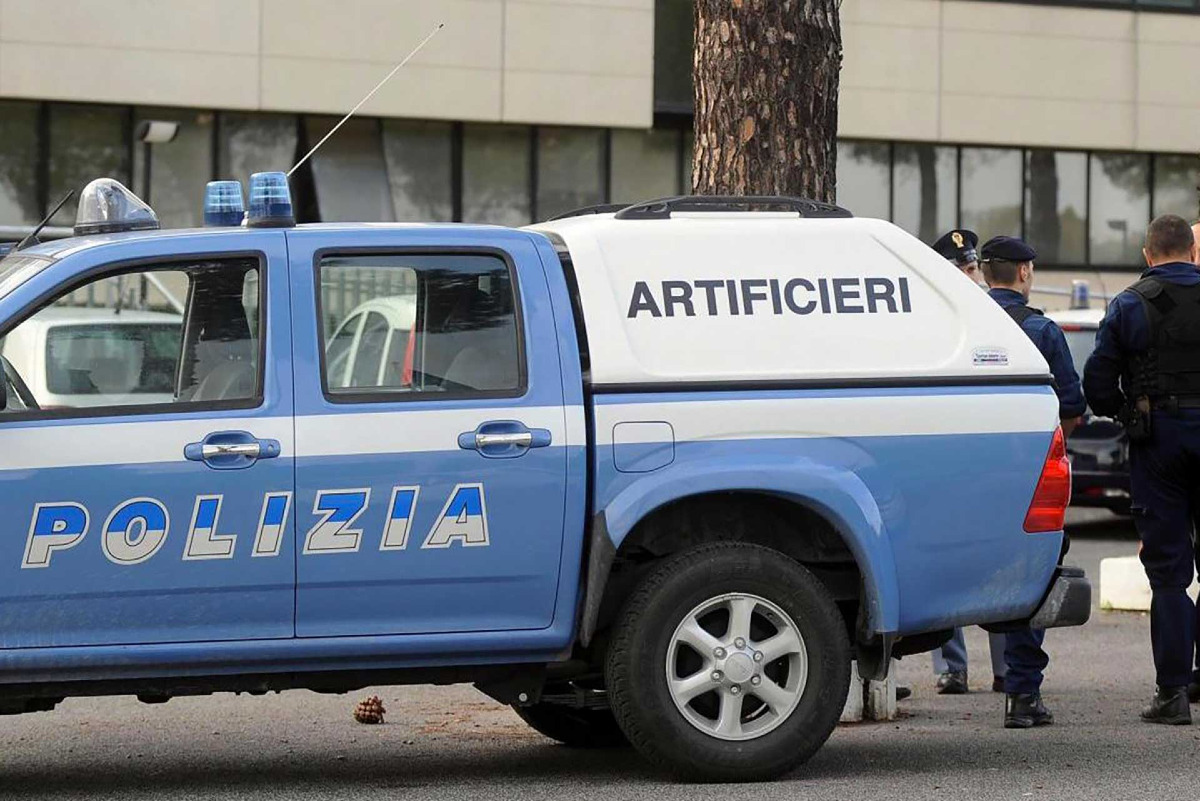Pacco sospetto al centro smistamento poste di Catania: allarme notturno, artificieri e vigili del fuoco intervenuti - 