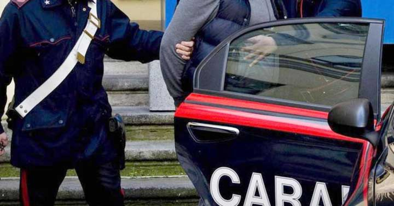 Armi e oltre 10 kg di droga sequestrati tra Catania e provincia: due arresti - 