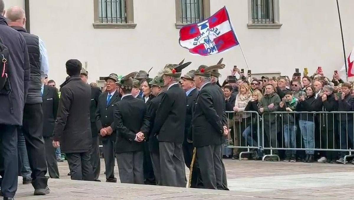 Bossi, il 'Va, pensiero' chiude i funerali del Senatur - 