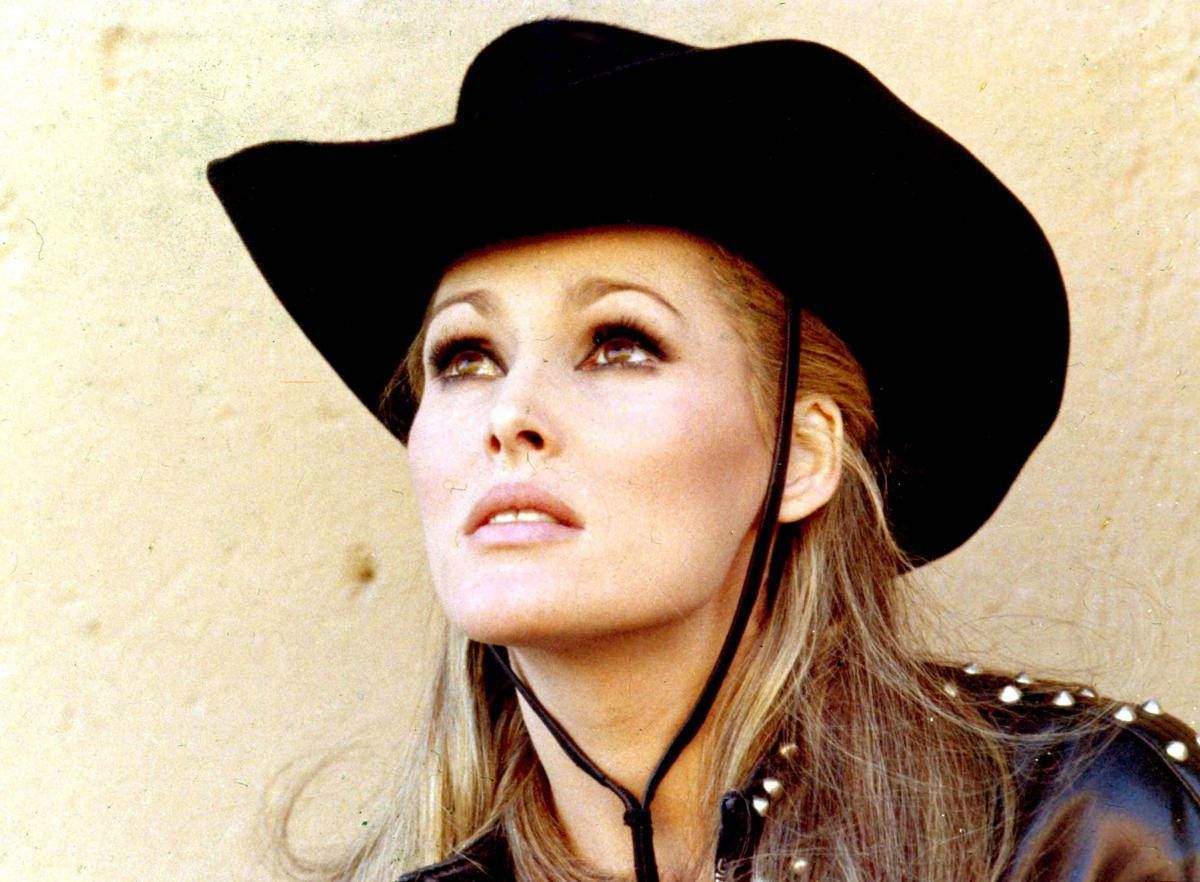 Ursula Andress, ritrovato il patrimonio rubato: beni e opere d’arte per 20 milioni di euro - 