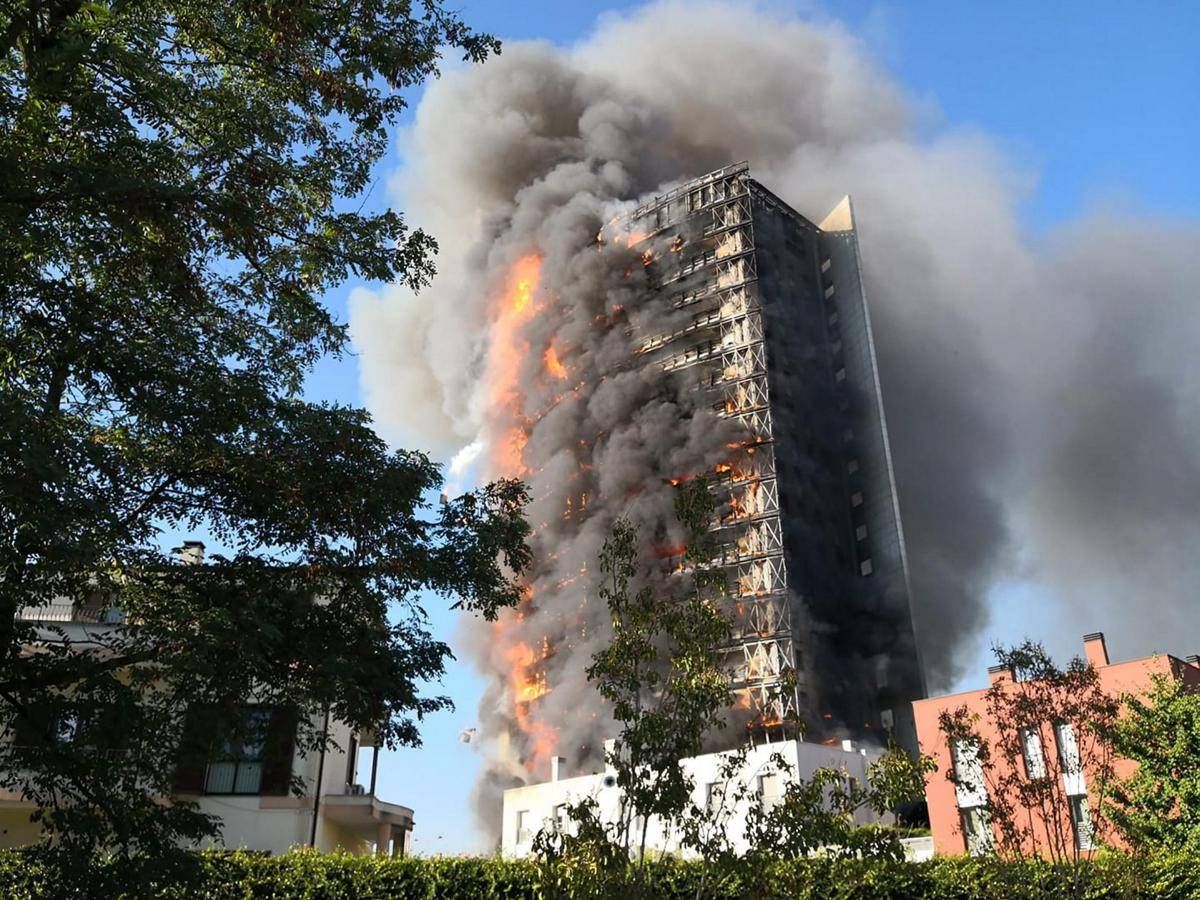 Milano, incendio Torre dei Moro: 9 condanne e 4 assoluzioni, pene fino a 3 anni - 