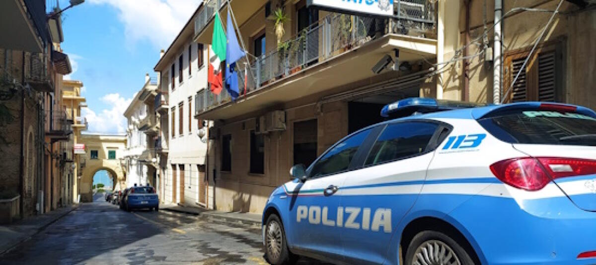 Polizia di Messina: applicato il braccialetto elettronico a un uomo per violenza contro l'ex compagna - 