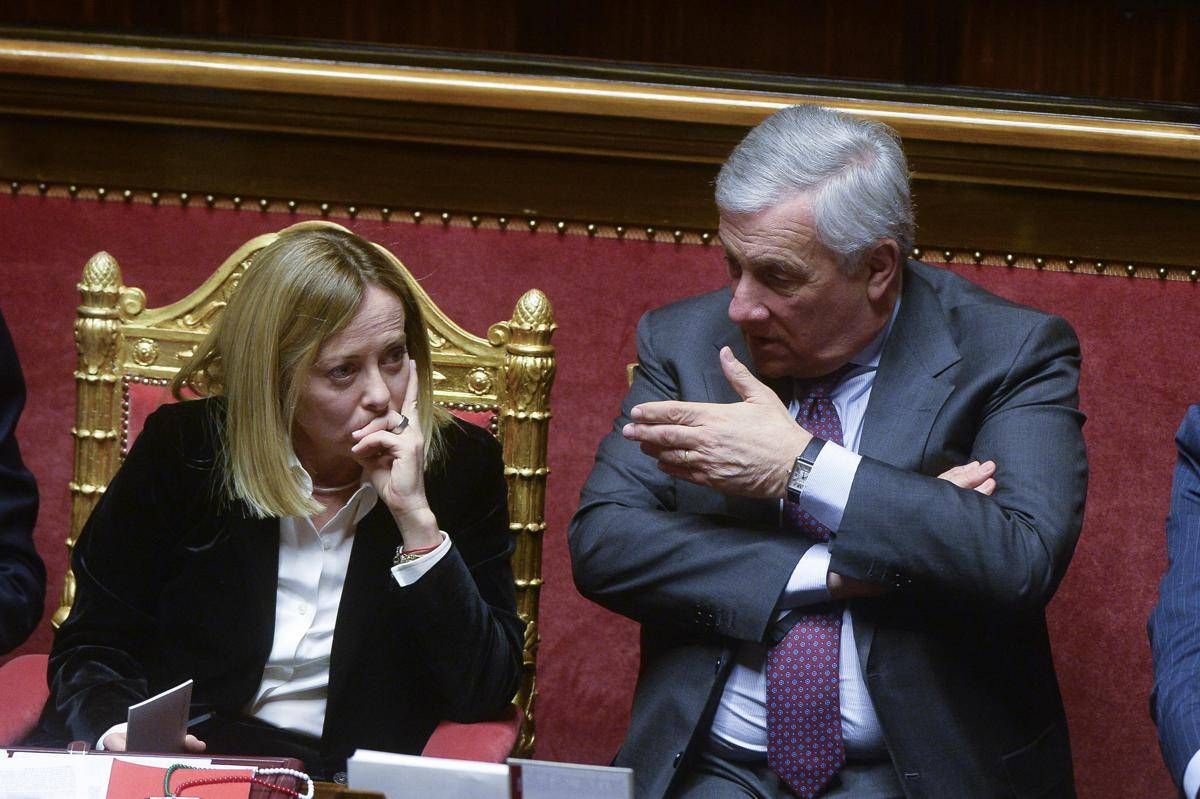 Iran, Meloni agli italiani: "Siate prudenti". Tajani: "Se situazione peggiora evacuazione in poche ore" - 