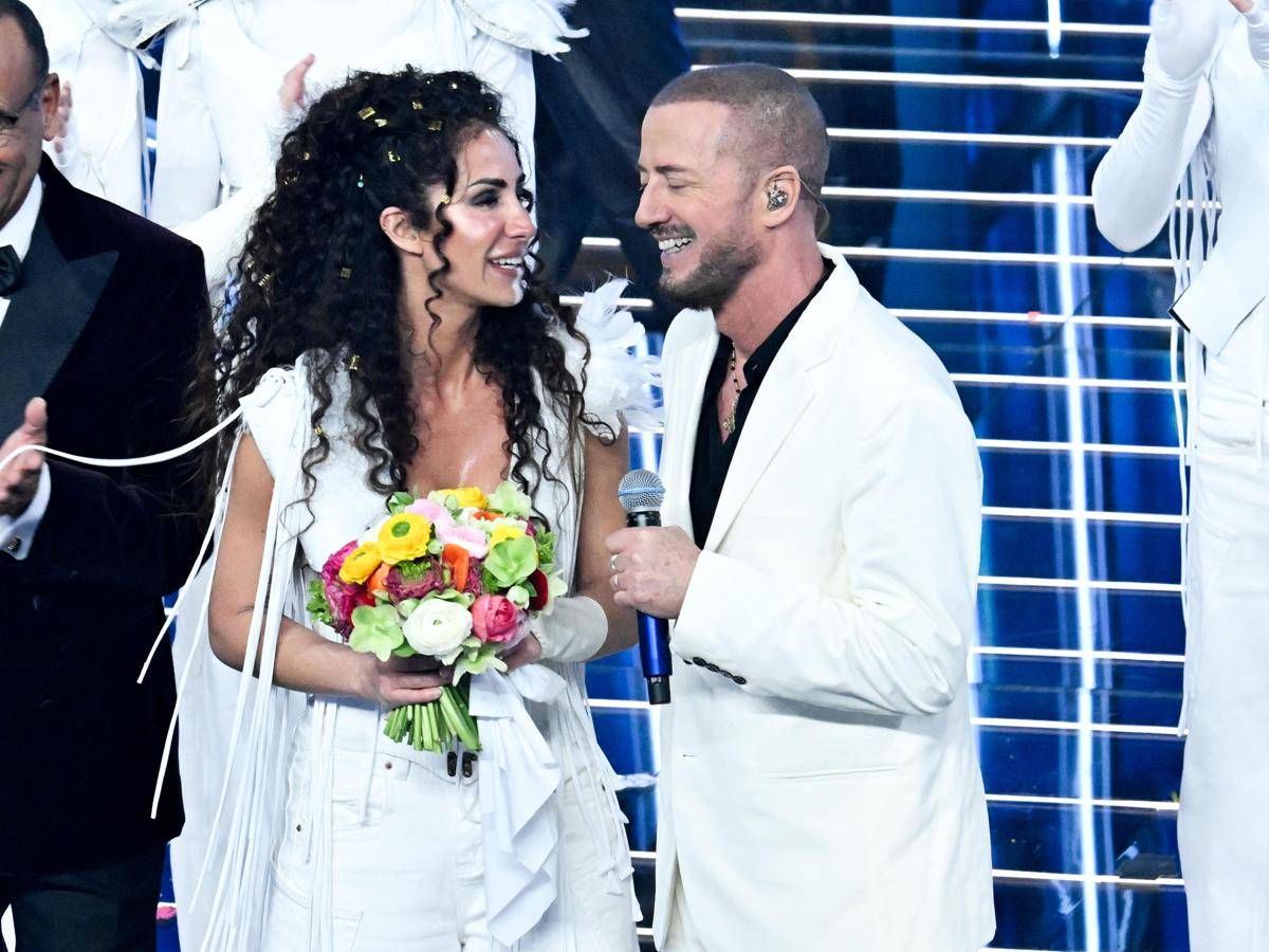 Raf dedica il brano alla moglie, la figlia Bianca: "Due adolescenti innamorati" - 