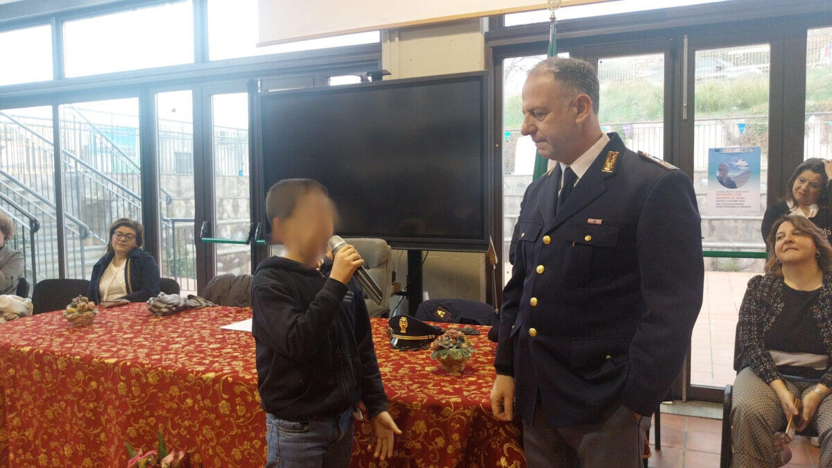 “Polizia di Catania: il progetto 'PretenDiamo Legalità' educa gli studenti di Ragalna sui valori civici” - 
