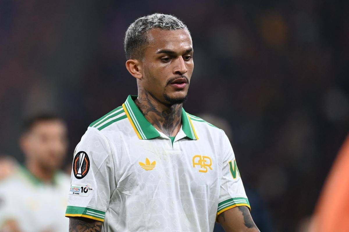 Como-Roma, espulso Wesley: il Var non interviene, furia Gasperini. Cos'è successo - 