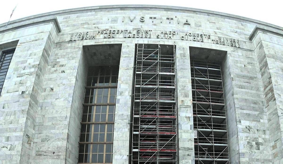 Milano, allarme bomba al Palazzo di giustizia: verifiche in corso - 