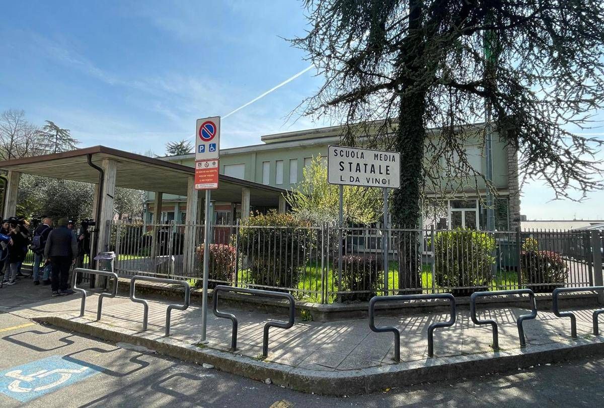 Insegnante accoltellata da studente a Bergamo, migliorano condizioni: uscita da terapia intensiva - 