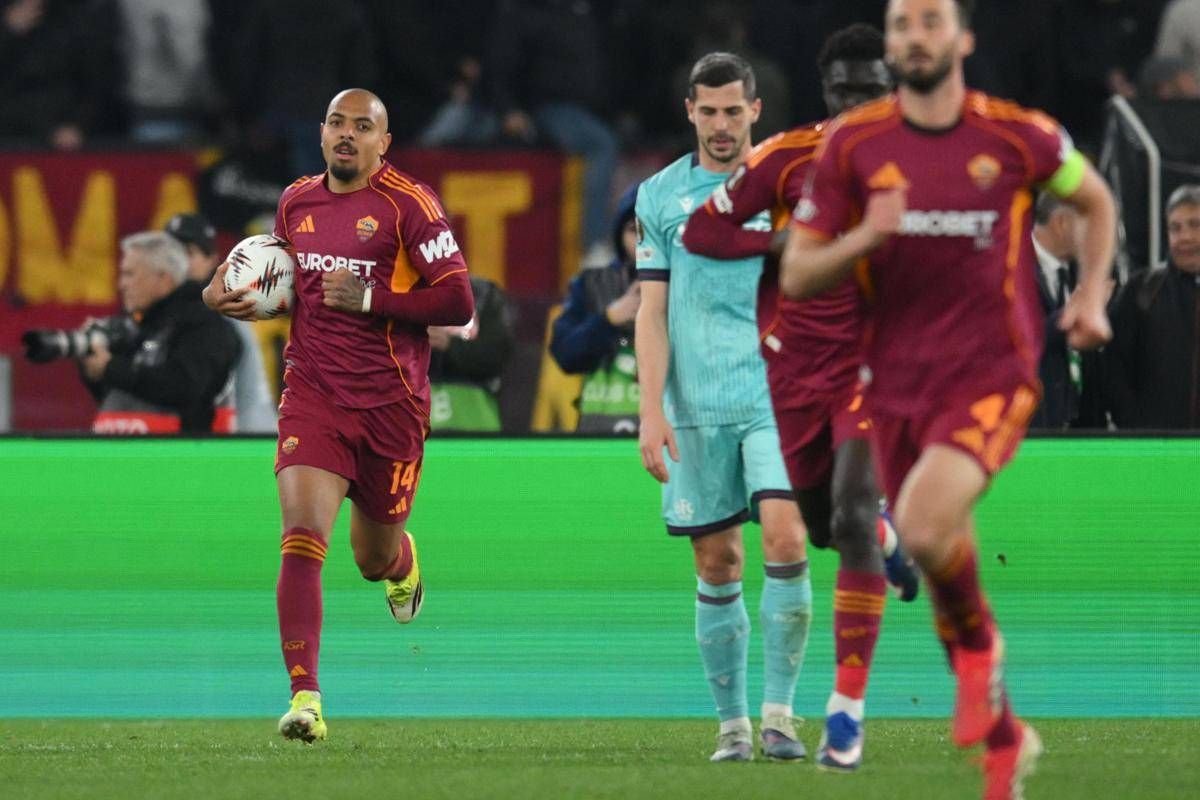Roma-Bologna, rigore segnato da Malen ma i giallorossi chiedono un altro penalty. Cos'è successo in Europa League - 