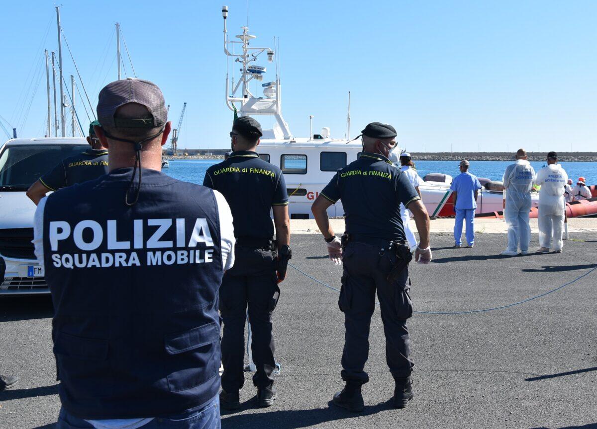 Fermati due scafisti egiziani dalla Polizia di Ragusa nel contrasto all’immigrazione clandestina - 