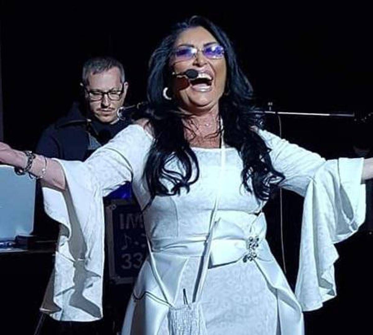 Addio a Cinzia Oscar, voce della canzone napoletana: aveva 63 anni - 