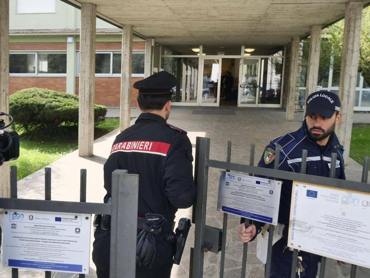 Insegnante accoltellata da studente a Bergamo, Bertolaso: "Salvata da trasfusione in elicottero" - 