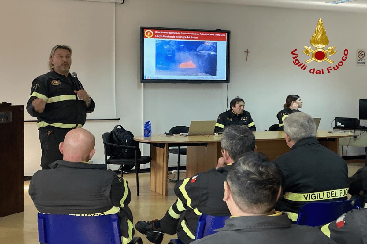 Formazione Avanzata per i Vigili del Fuoco: Focus su Interventi su Veicoli Elettrici e Alternative Energetiche - 