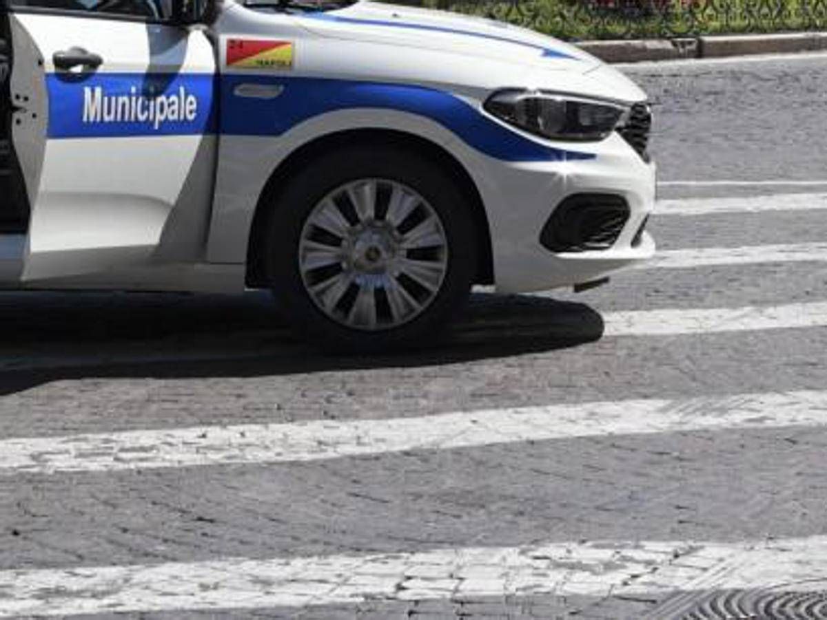 Napoli, investito mentre attraversa la strada: morto in ospedale il professor Italo Ferraro - 