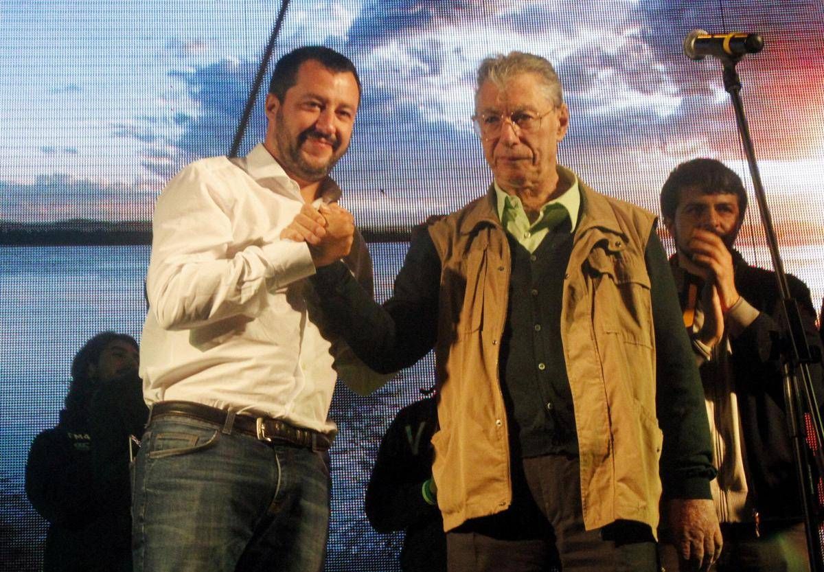 La Lega annulla tutti gli eventi, Salvini: "Giornata dedicata a Umberto Bossi" - 