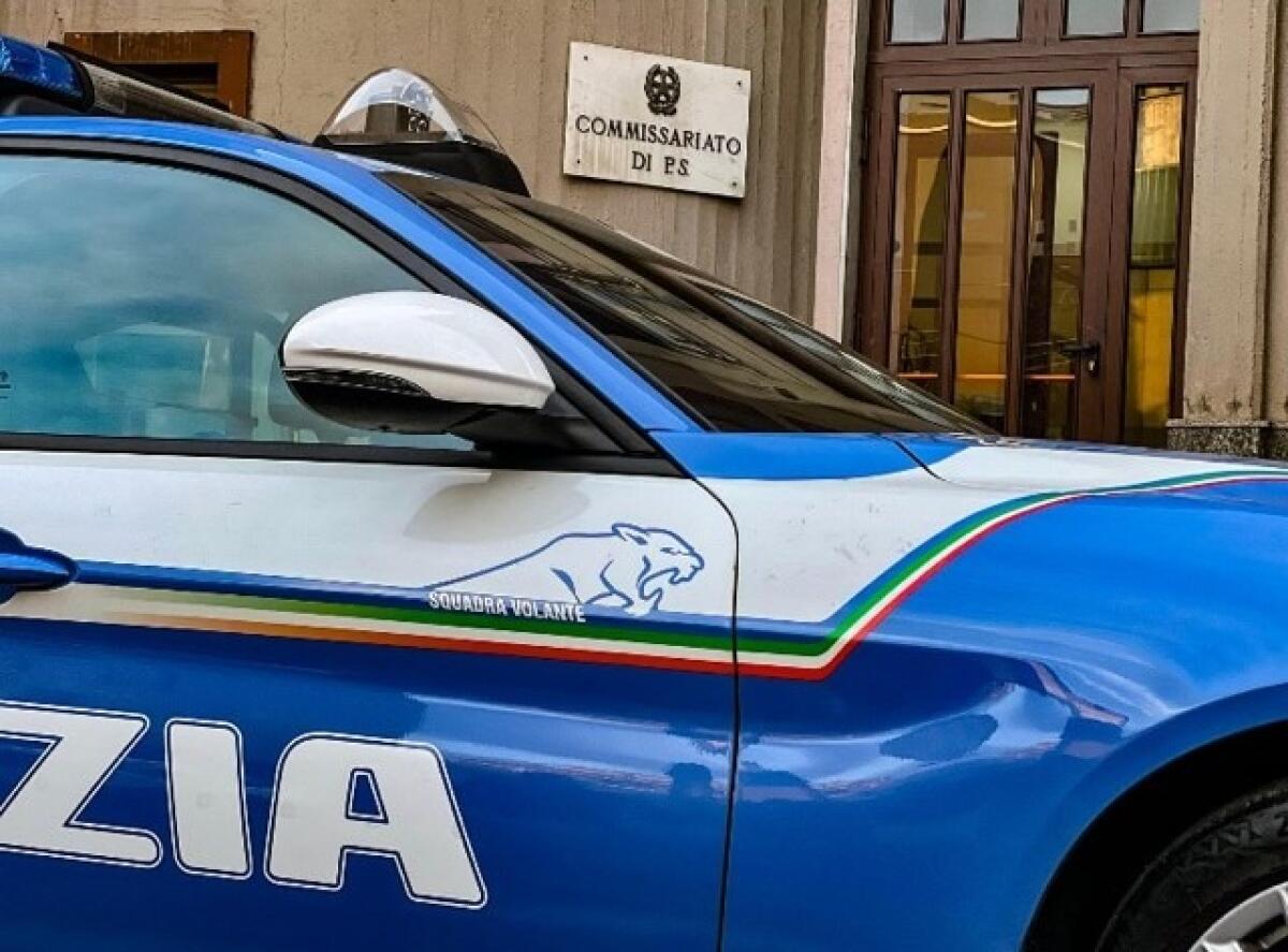 Polizia di Catania ferma due uomini per guida contromano e minacce durante controllo straordinario - 