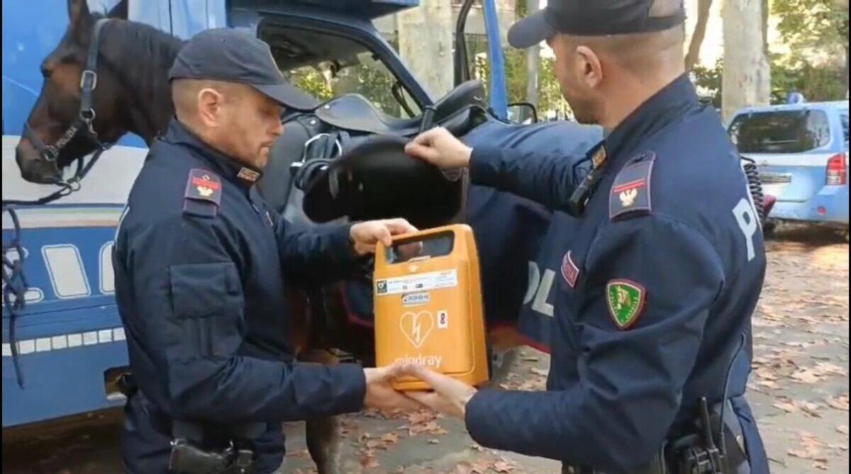 Polizia di Catania: pattuglie a cavallo dotate di defibrillatori per la sicurezza dei cittadini - 